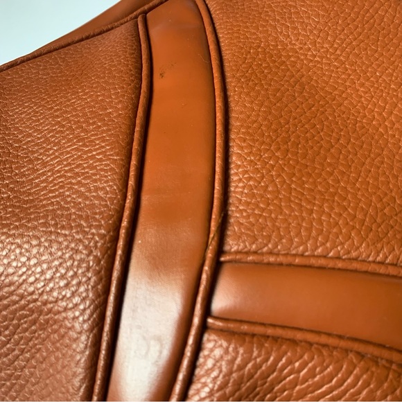 v i n t a g e :: Large Puffy Pebbled Faux Leather Tote Shoulder Bag - Picture 10 of 12